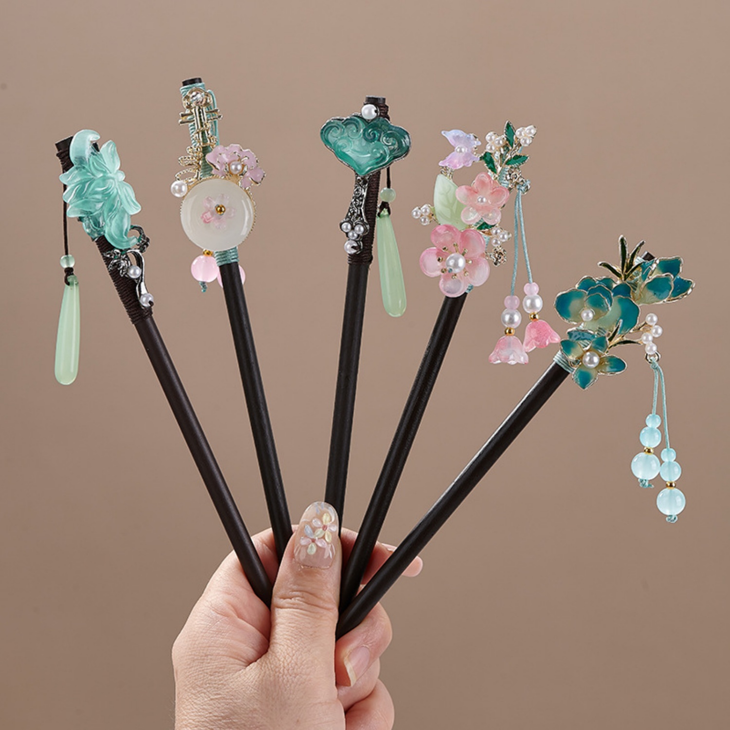 Supply Florist - ヴィンテージフラワーヘアピン女性のためのエレガントな木製花ヘアスティックライト高級韓服ドレス帽子ジュエリーヘアアクセサリー
